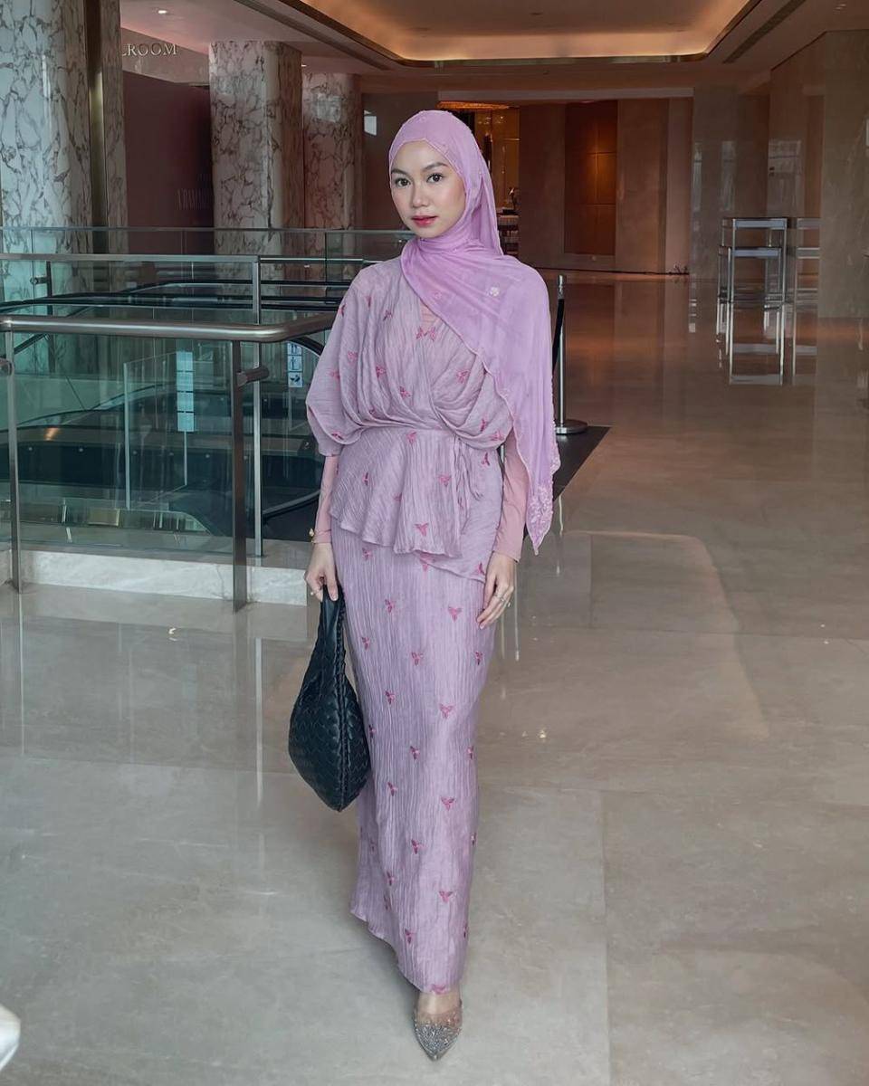 potret ide OOTD hijab versi playful hingga clean outfit ala Charisma Putri (instagram.com/charputri)