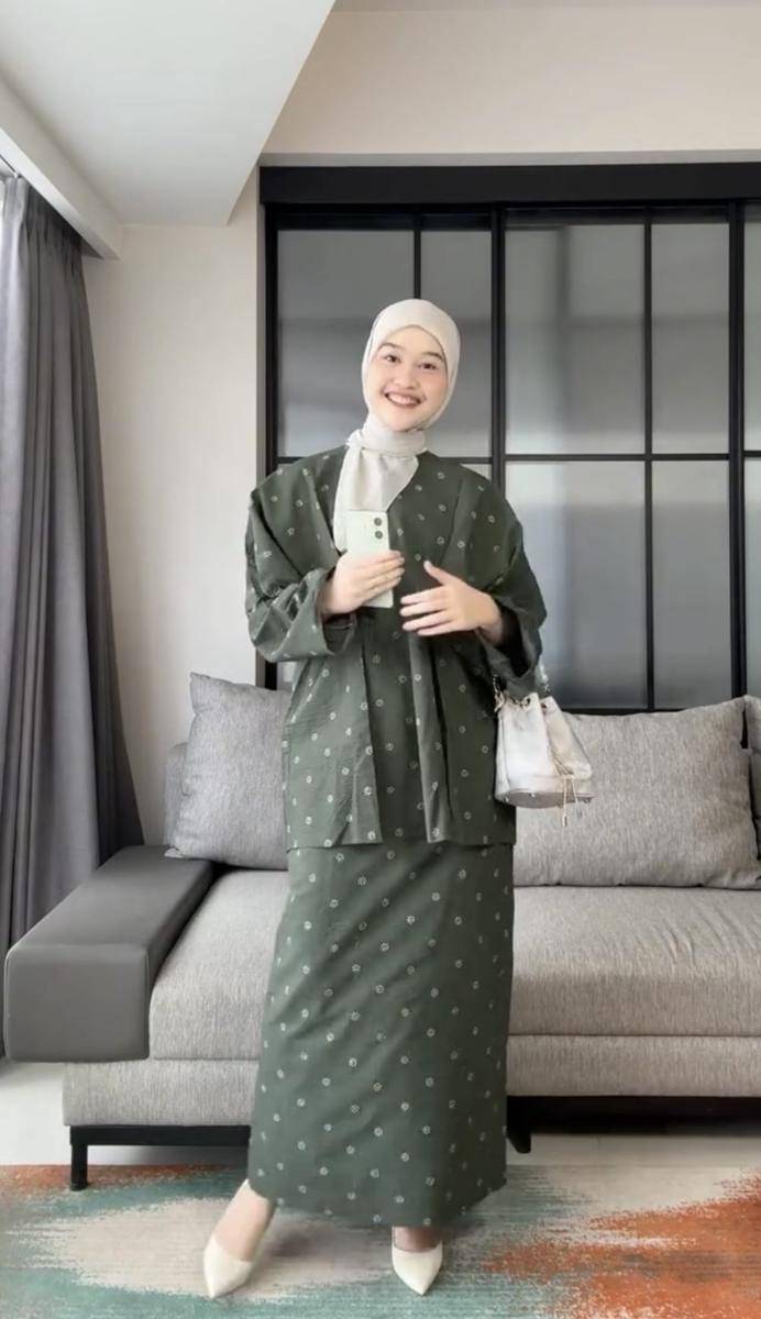 potret ide OOTD hijab nuansa earth tone ala Firyal Aisyah (instagram.com/firyalaisyah)