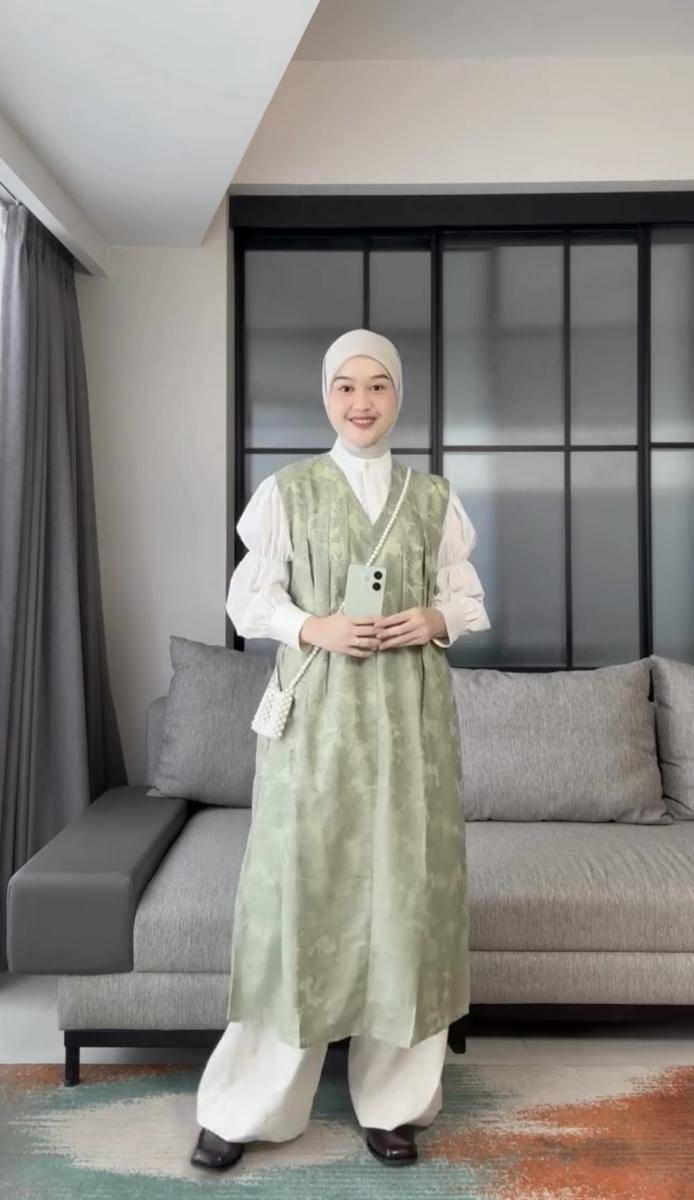 potret ide OOTD hijab nuansa earth tone ala Firyal Aisyah (instagram.com/firyalaisyah)