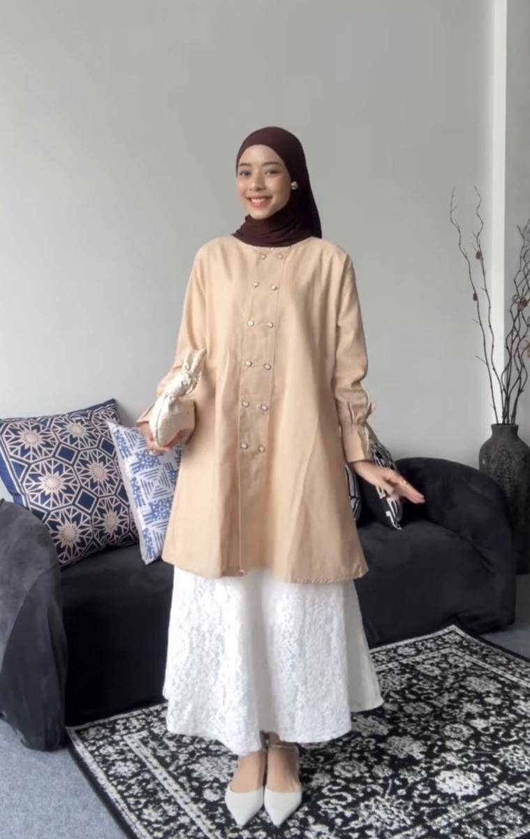 potret ide OOTD hijab serba tunik dan blouse ala Tarisya Milanti (instagram.com/tarisymln)
