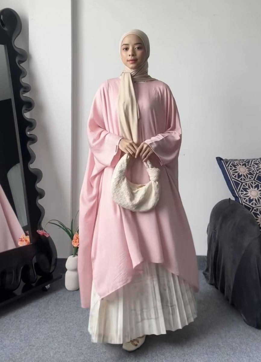potret ide OOTD hijab serba tunik dan blouse ala Tarisya Milanti (instagram.com/tarisymln)