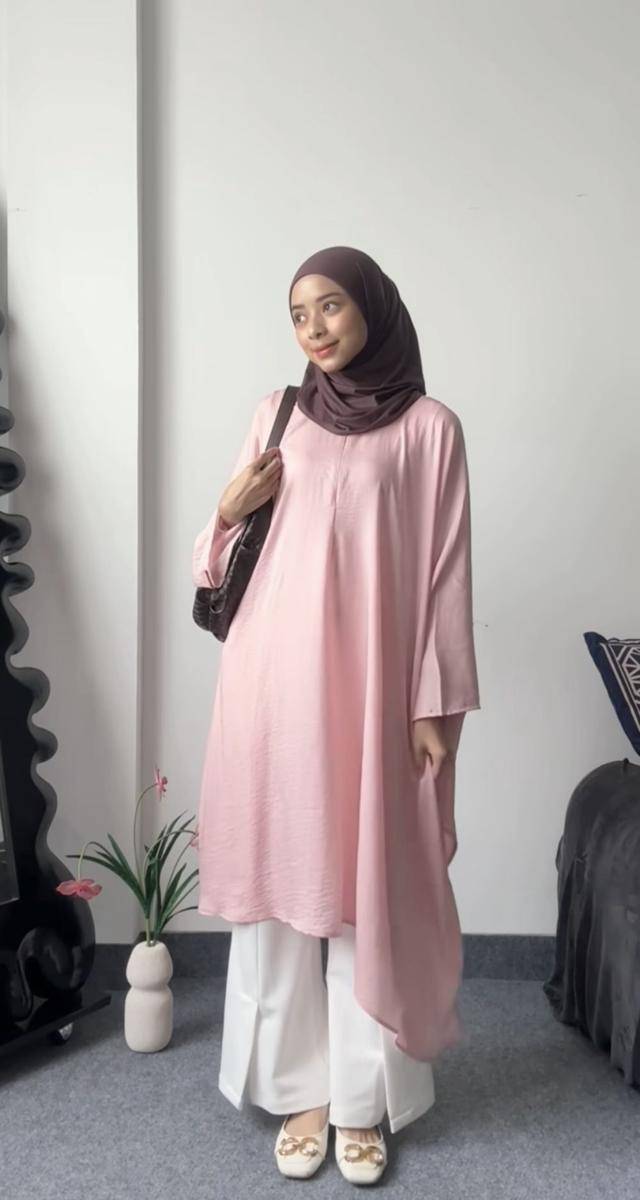 potret ide OOTD hijab serba tunik dan blouse ala Tarisya Milanti (instagram.com/tarisymln)