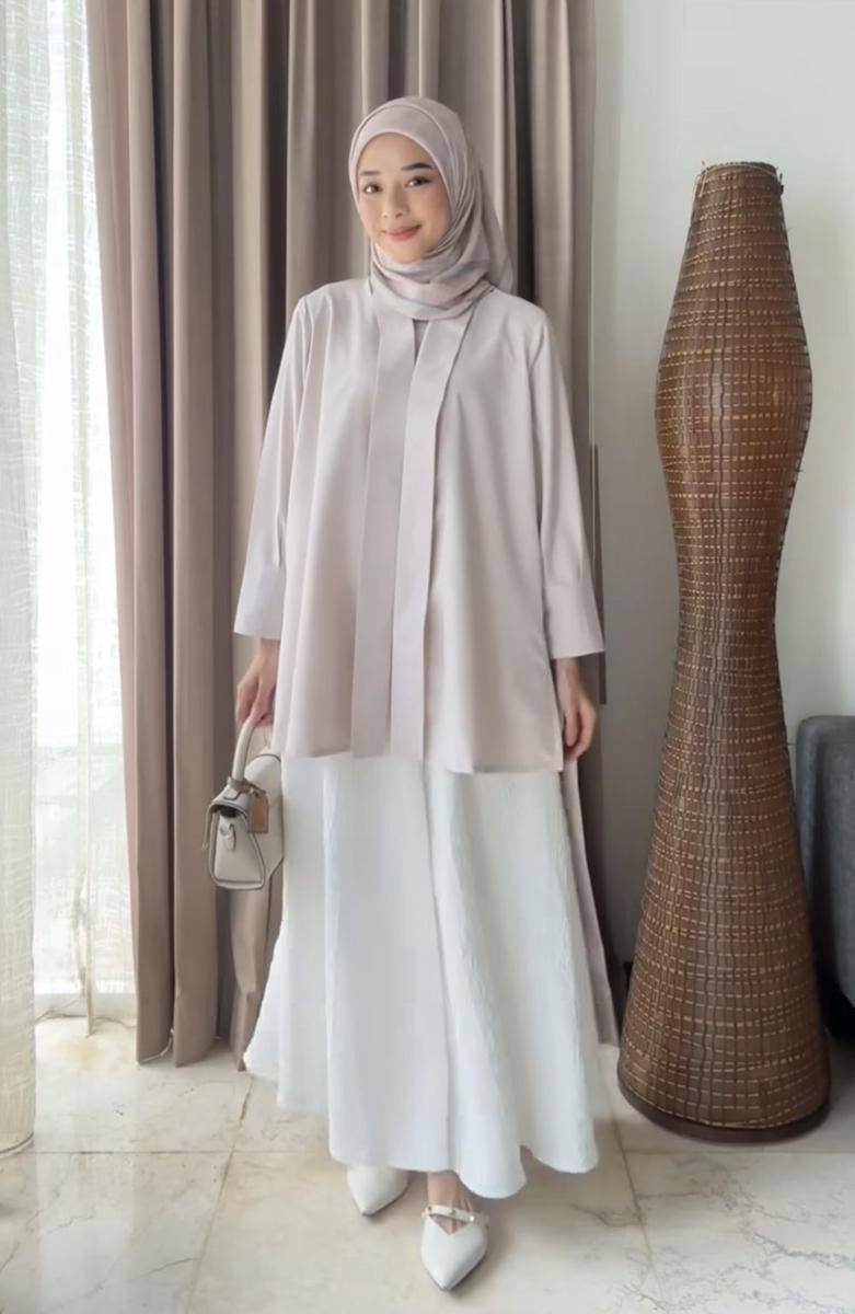 potret ide OOTD hijab serba tunik dan blouse ala Tarisya Milanti (instagram.com/tarisymln)