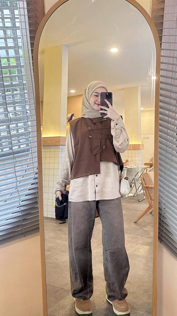 potret ide OOTD hijab kasual versi simple chic style (instagram.com/nabilahcil)