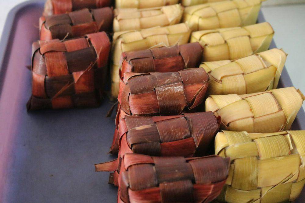 ilustrasi ketupat yang sudah matang (unsplash.com/Mufid Majnun)