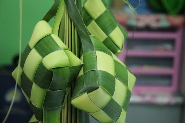 Kenapa Ketupat Bentuknya Persegi?