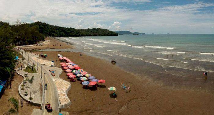 Pantai Air Manis Padang (https://pariwisata.padang.go.id/)
