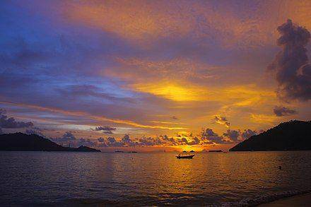 Pantai Carolina Padang (https://id.wikipedia.org/)