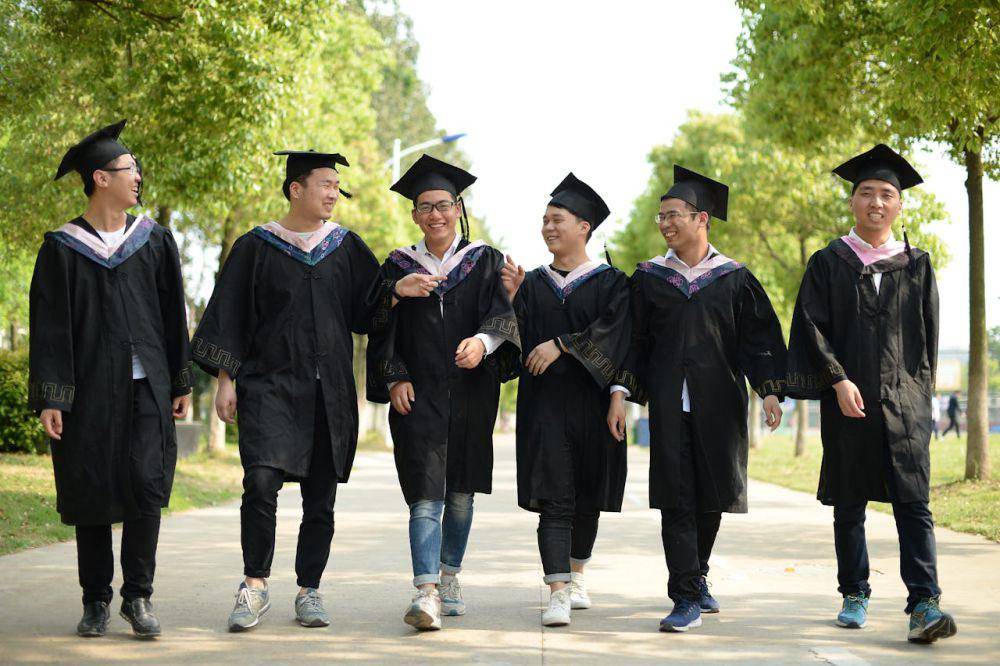 ilustrasi wisuda (pexels.com/cero cero)