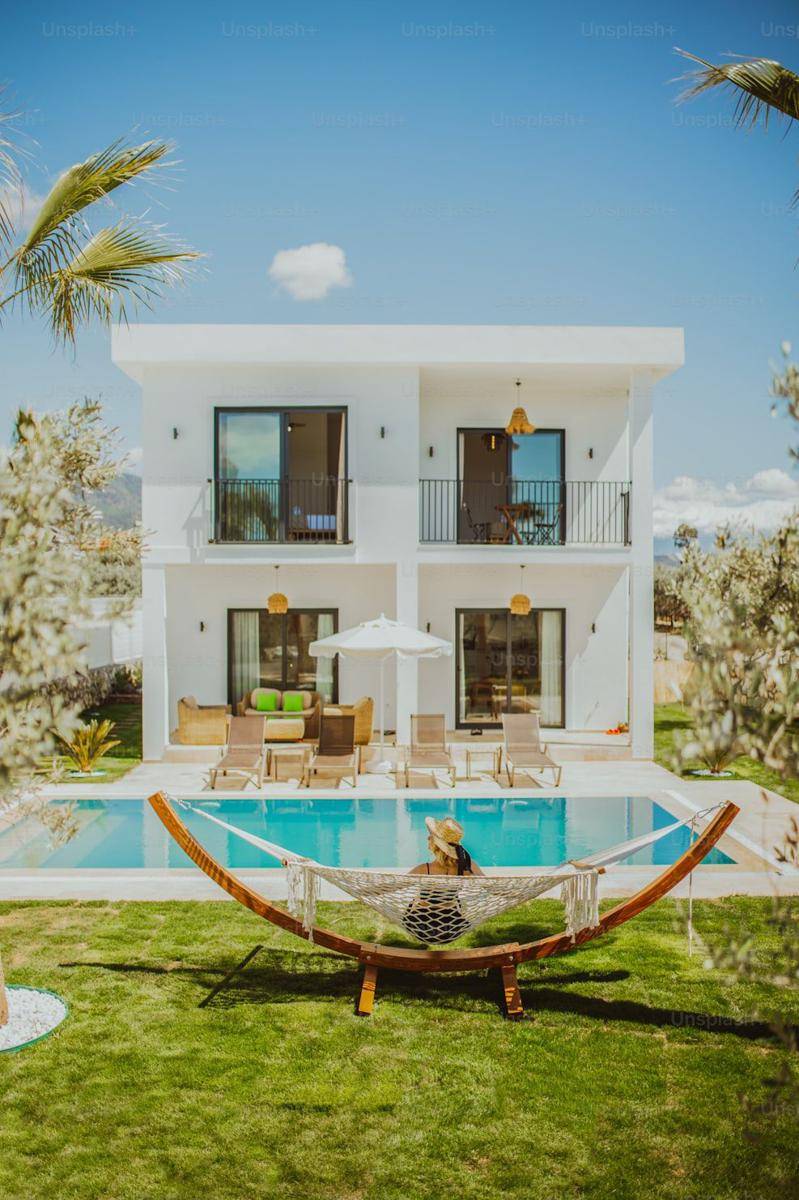 Ilustrasi villa (unsplash.com/faruktokluoglu)