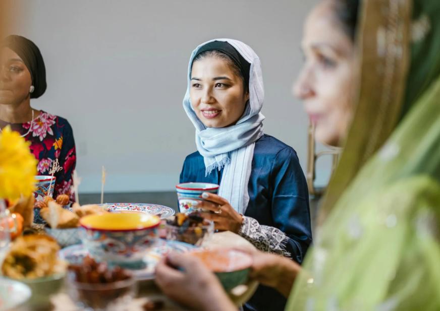 4 Cara Halus Menolak Makanan Saat Berkunjung Agar Tidak Menyinggung