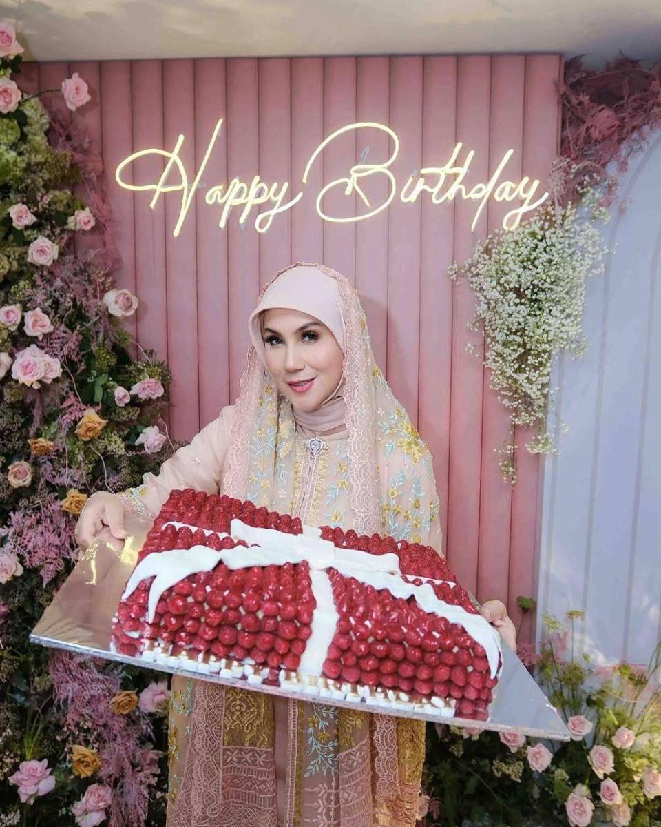 Ultah Marini Zumarnis. (instagram.com/marinizumarnisreal)