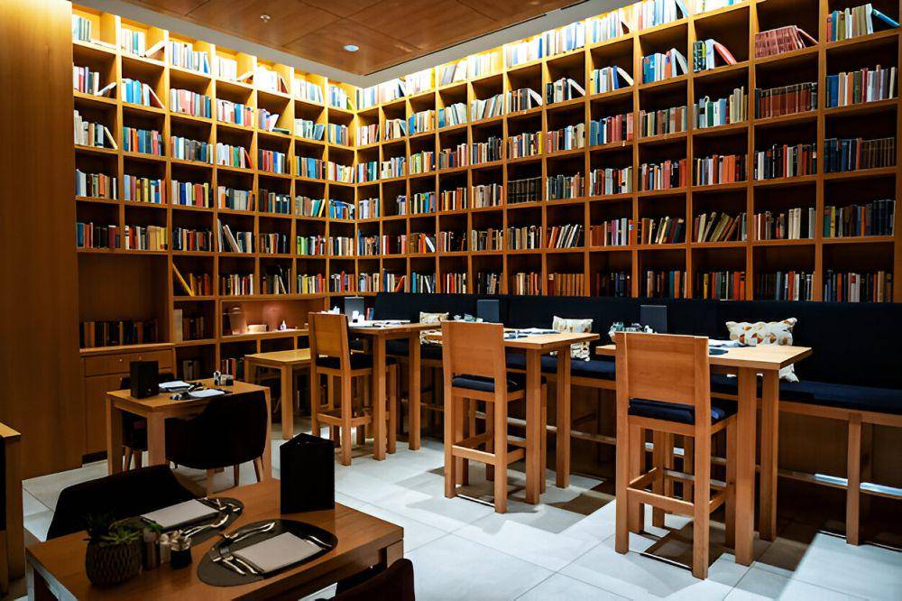 ilustrasi perpustakaan (freepik.com/frimufilms)