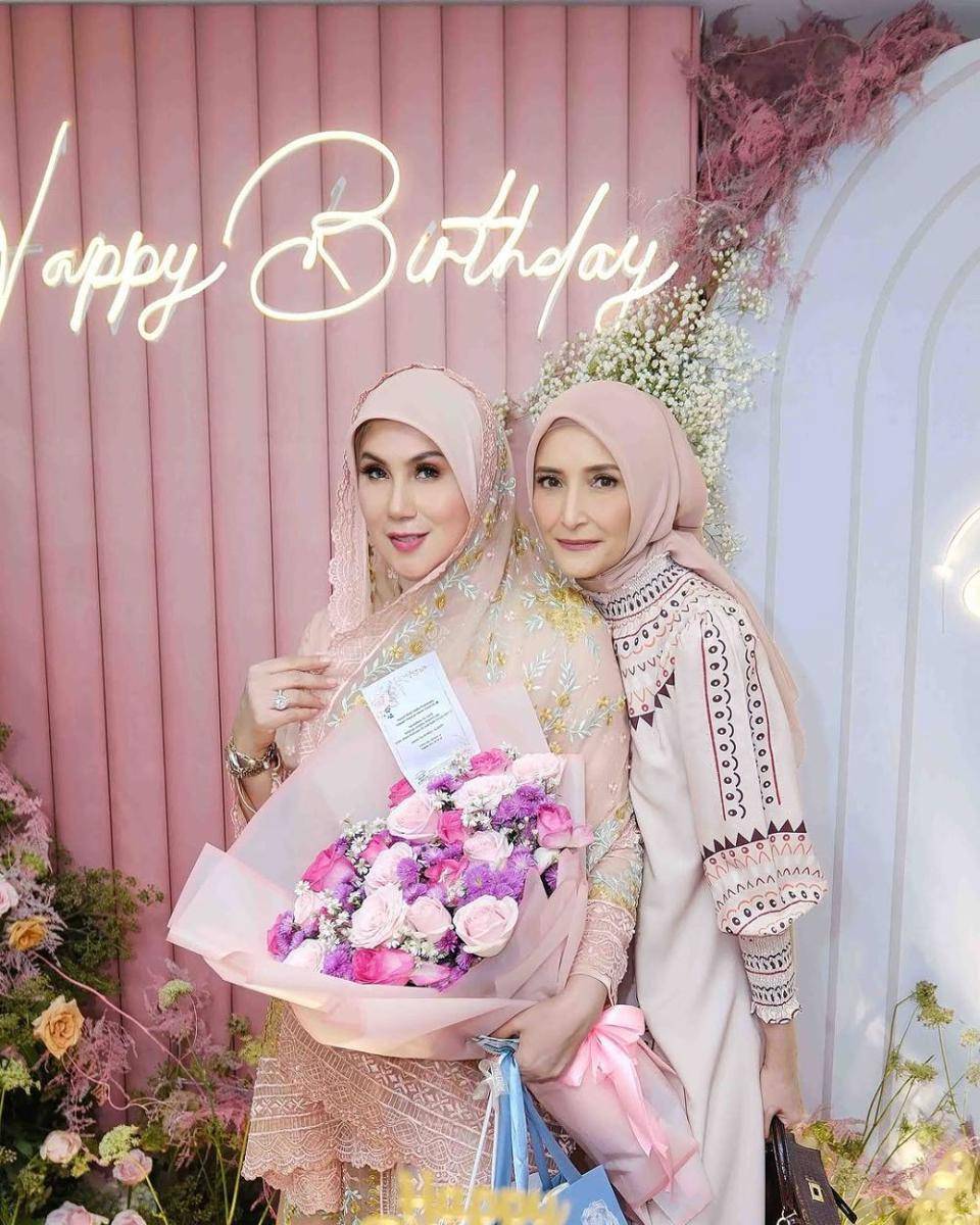 Ultah Marini Zumarnis. (instagram.com/marinizumarnisreal)