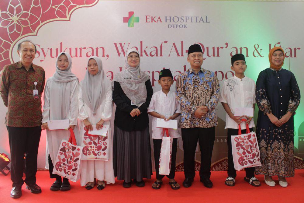 Masya Allah! Eka Hospital Depok Gelar Syukuran &
Wakaf 1.000 Al-Qur'an