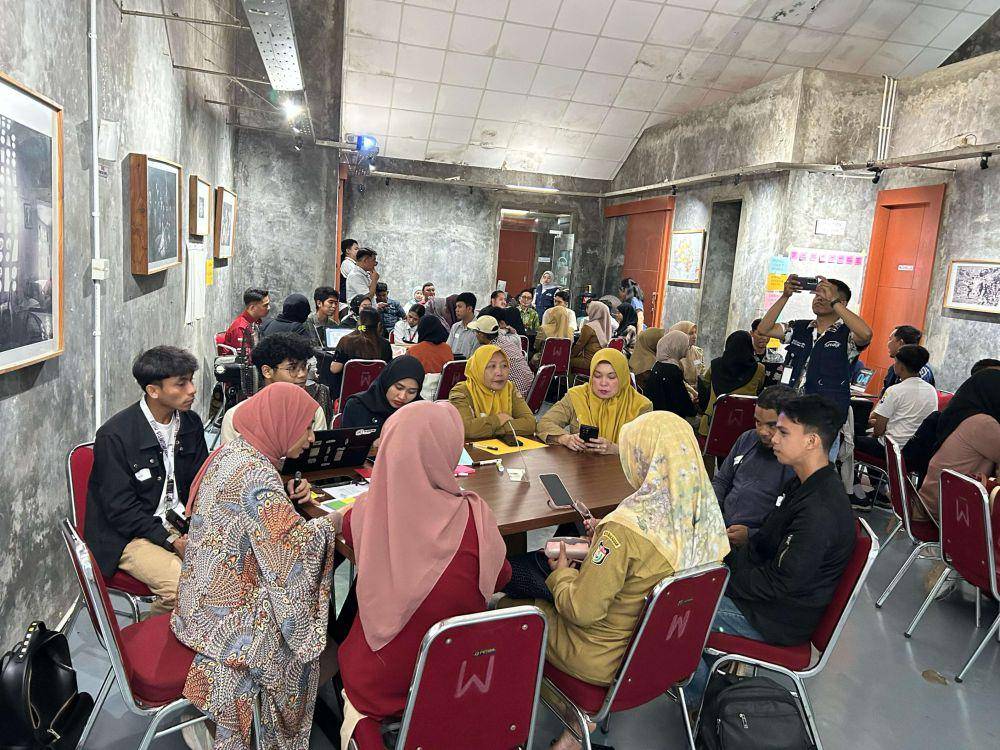 Suasana Wikithon Partisipasi Publik 2025 oleh BASAsulsel Wiki yang berlangsung di Rumata' Artspace pada Selasa 25 Maret 2025. (Dok. BASAsulsel Wiki)