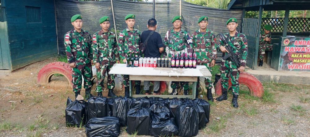 Satgas Pamtas Gagalkan Penyelundupan Ratusan Botol Miras di Perbatasan