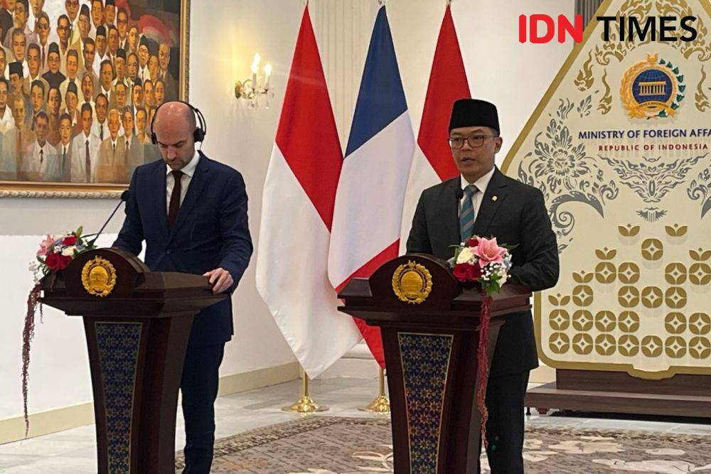 Menteri Luar Negeri Sugiono dan Menteri Luar Negeri Prancis Jean-Noel Barrot dalam Joint Press Statement di Gedung Kemenlu. (IDN Times/Ridwan Aji Pitoko)
