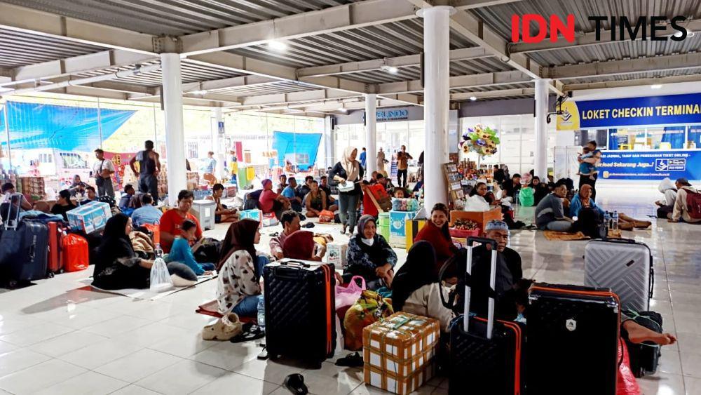 Puncak Arus Mudik, Ribuan Pemudik Padati Pelabuhan Makassar