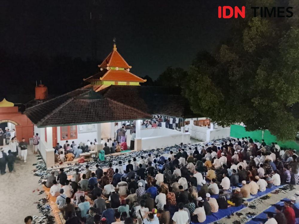 Mengetuk Pintu Langit dari Masjid Al Basyariyah Desa Seribu Bulan