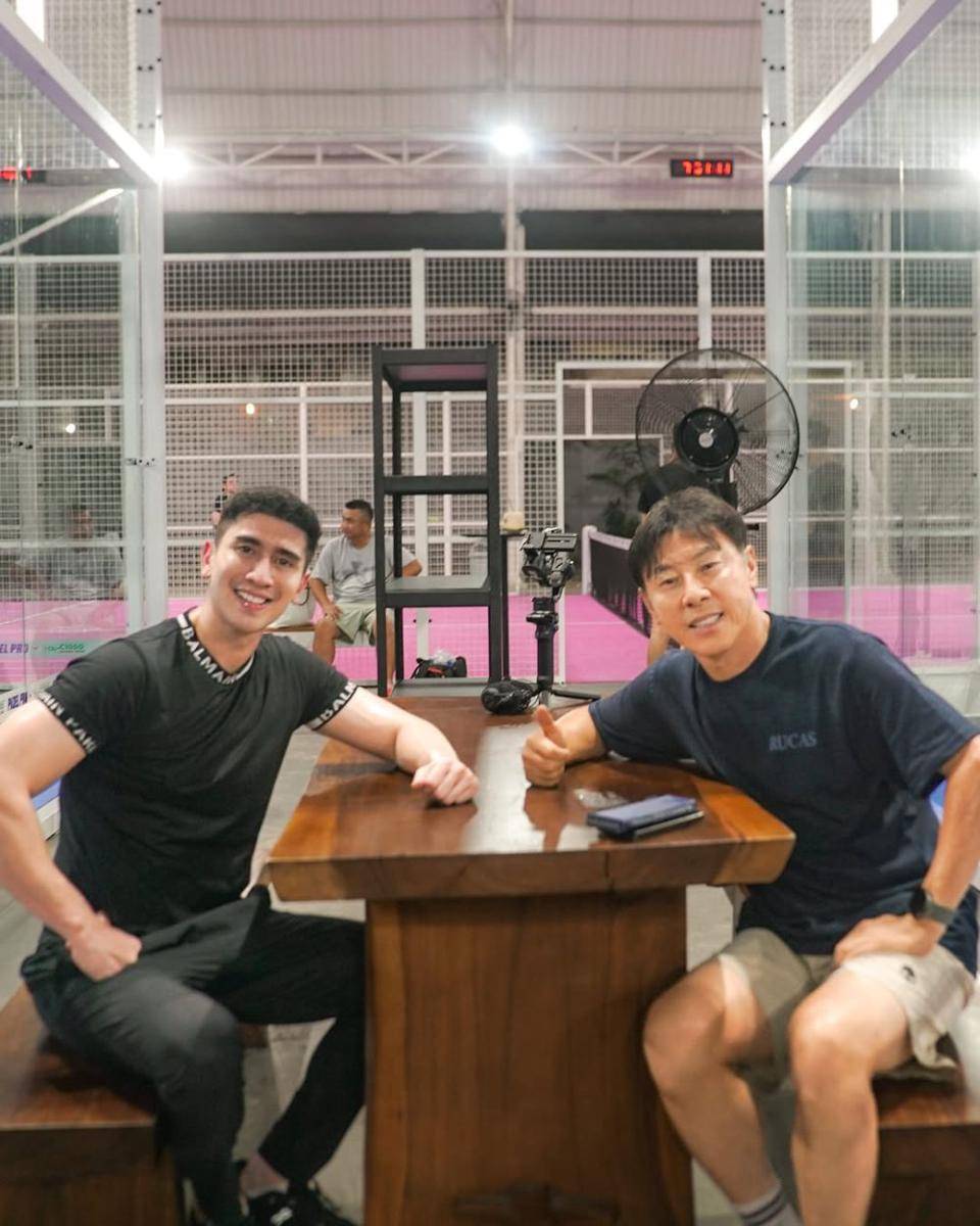 Verrell Bramasta main padel bareng Shin Tae Yong (instagram.com/bramastavrl)