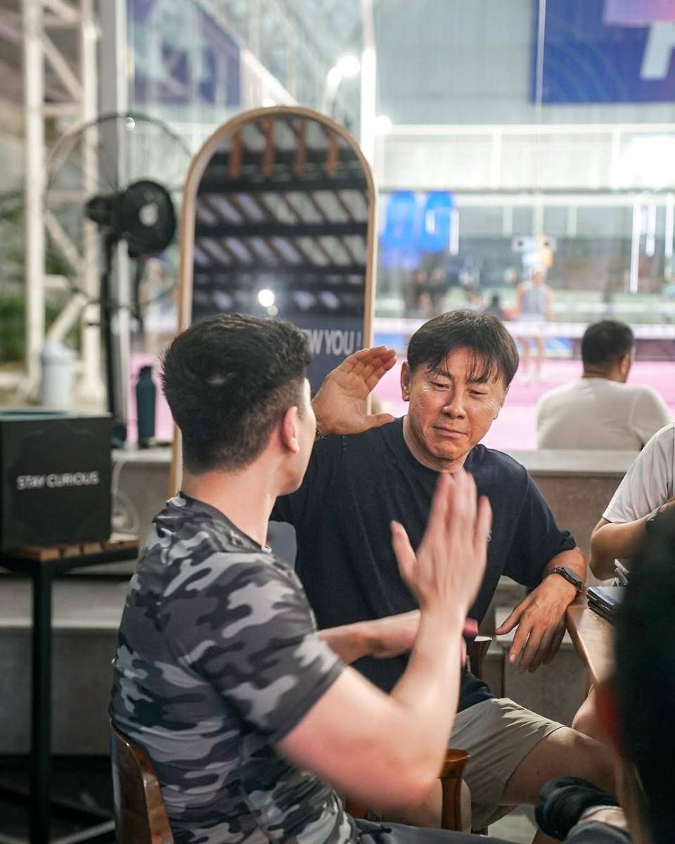 Verrell Bramasta main padel bareng Shin Tae Yong (instagram.com/bramastavrl)