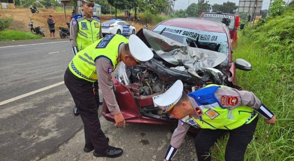 Sat Lantas Polres Lubuk Linggau saat melakukan olah TKP kecelakaan. (Dok. Polres Lubuk Linggau)