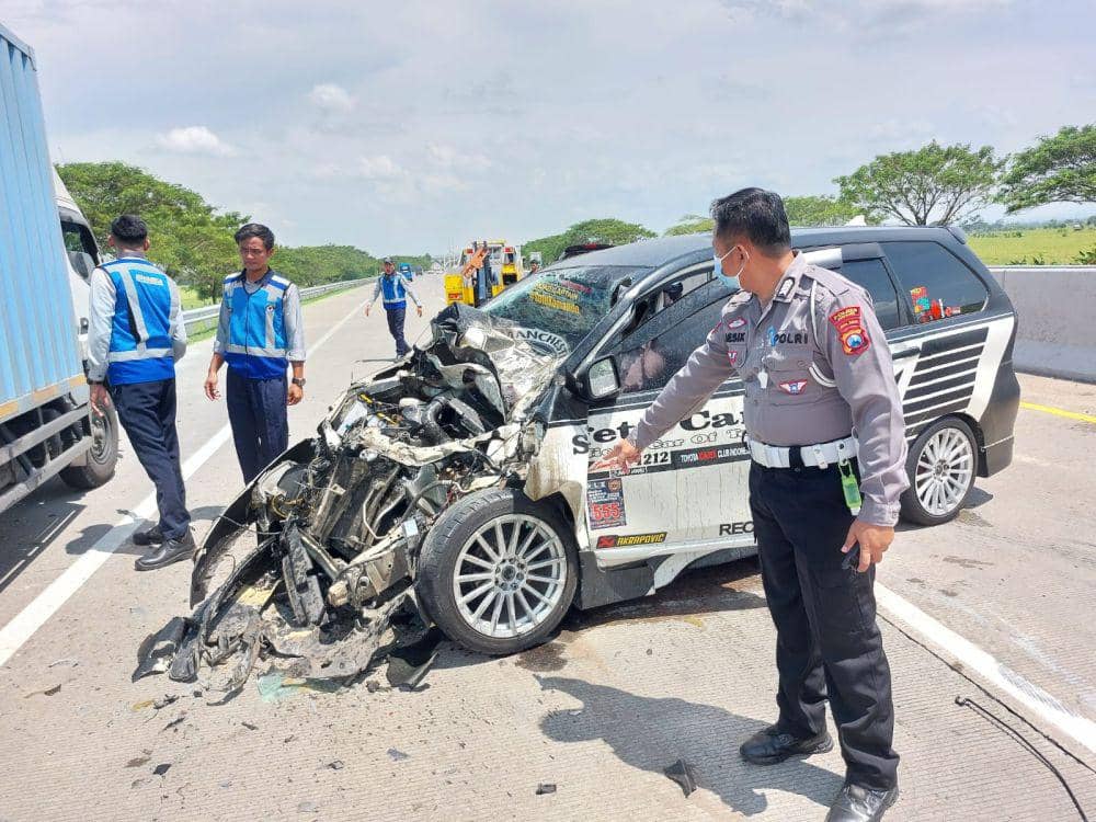 Laka Beruntun Tol Ngawi, 7 Orang Luka-Luka
