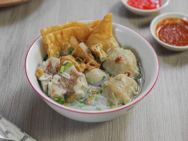 Bakso Malang disajikan ketika lebaran (freepik.com/@EyeEm)