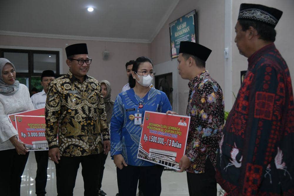 Pemkot Semarang Serahkan Bisyaroh kepada 6.572 Warga Istimewa