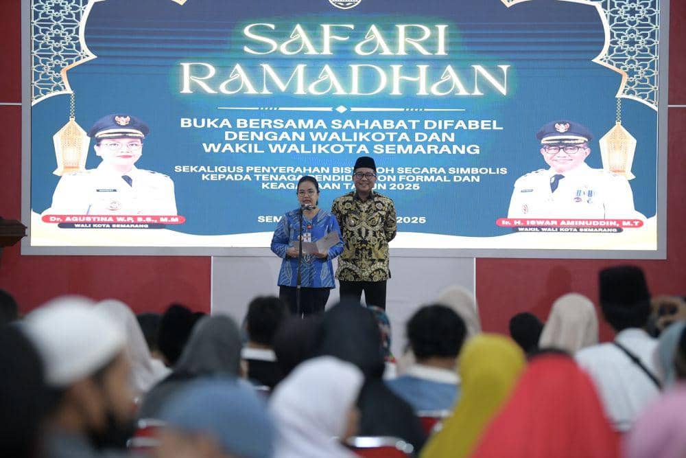 Pemerintah Kota Semarang memberikan bisyaroh atau hadiah kepada 6.572 warga istimewa yang berdedikasi di bidang pendidikan dan sosial. (dok. Pemkot Semarang)