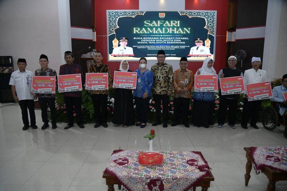Pemerintah Kota Semarang memberikan bisyaroh atau hadiah kepada 6.572 warga istimewa yang berdedikasi di bidang pendidikan dan sosial. (dok. Pemkot Semarang)