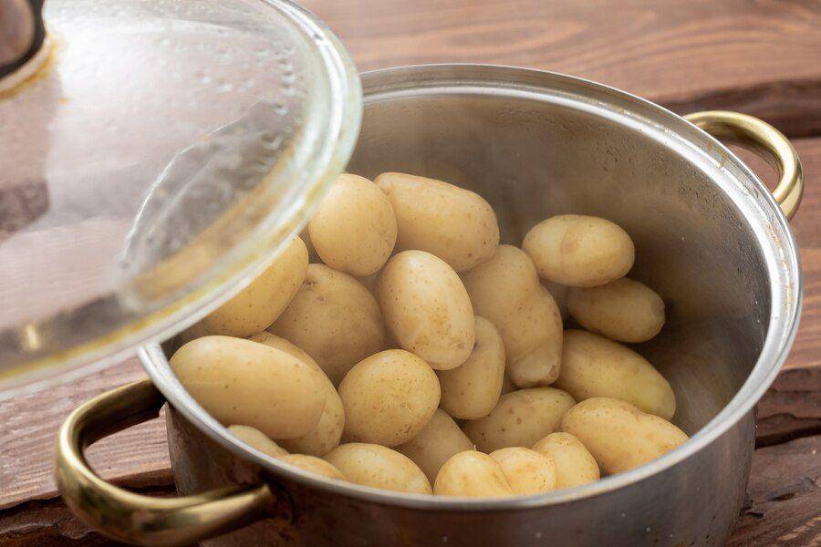 Bolu kentang lapis keju (freepik.com/user20119892)