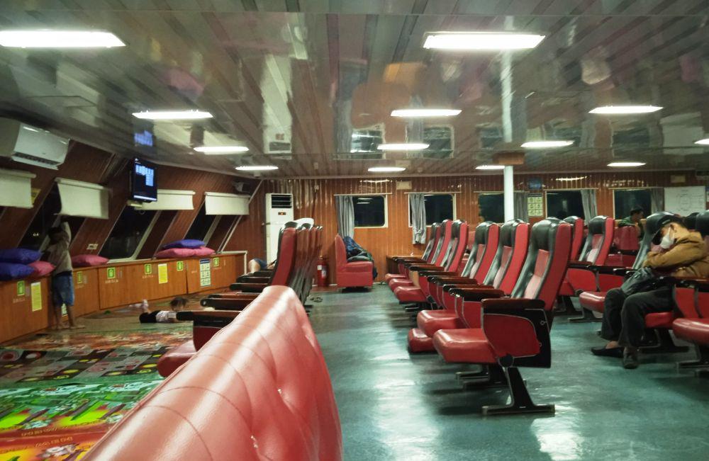 potret kursi penumpang di dalam kapal laut (dok.pribadi/Gusti Nur Iwari)