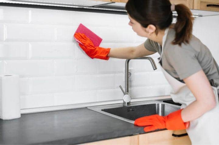 Ilustrasi membersihkan dapur (freepik.com/freepik)