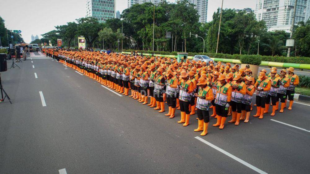 Dinas Lingkungan Hidup DKI Jakarta siagakan sebanyak 2.906 petugas kebersihan. (dok. DLH DKI Jakarta)