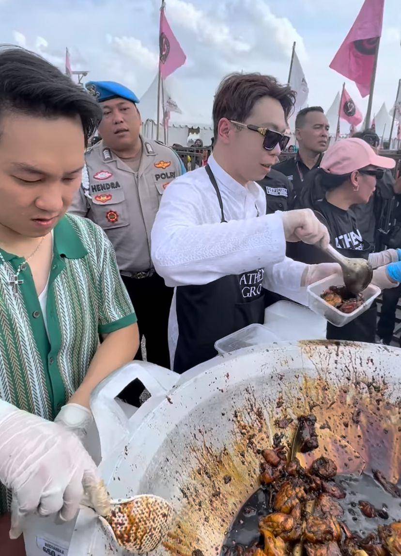 potret Richard Lee masak besar di Palembang (Instagram.com/dr.richard_lee)