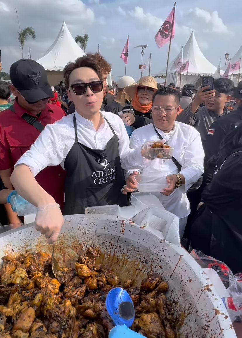 potret Richard Lee masak besar di Palembang (Instagram.com/dr.richard_lee)