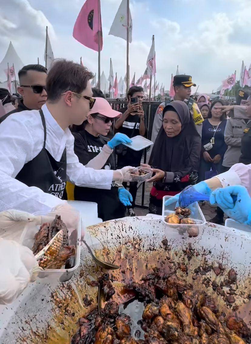 potret Richard Lee masak besar di Palembang (Instagram.com/dr.richard_lee)