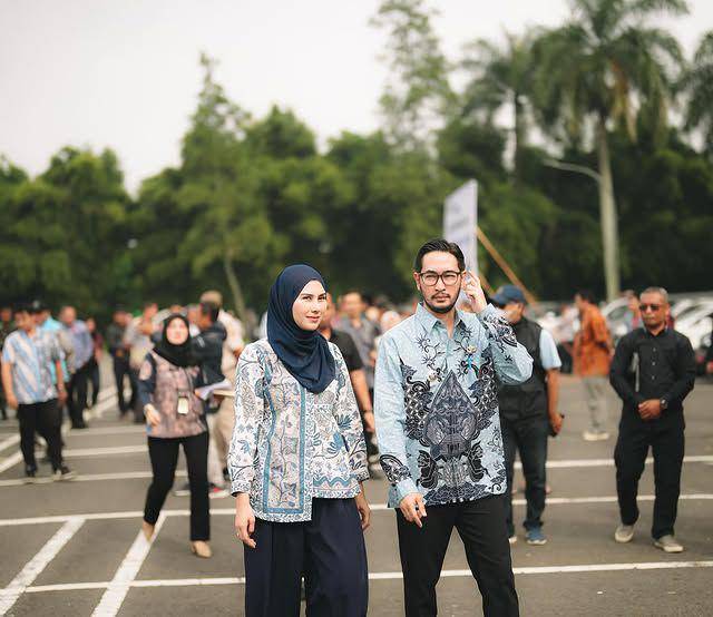 potret Syahnaz Sadiqah dampingi suami lepas bus mudik gratis (Instagram.com/syahnazs)