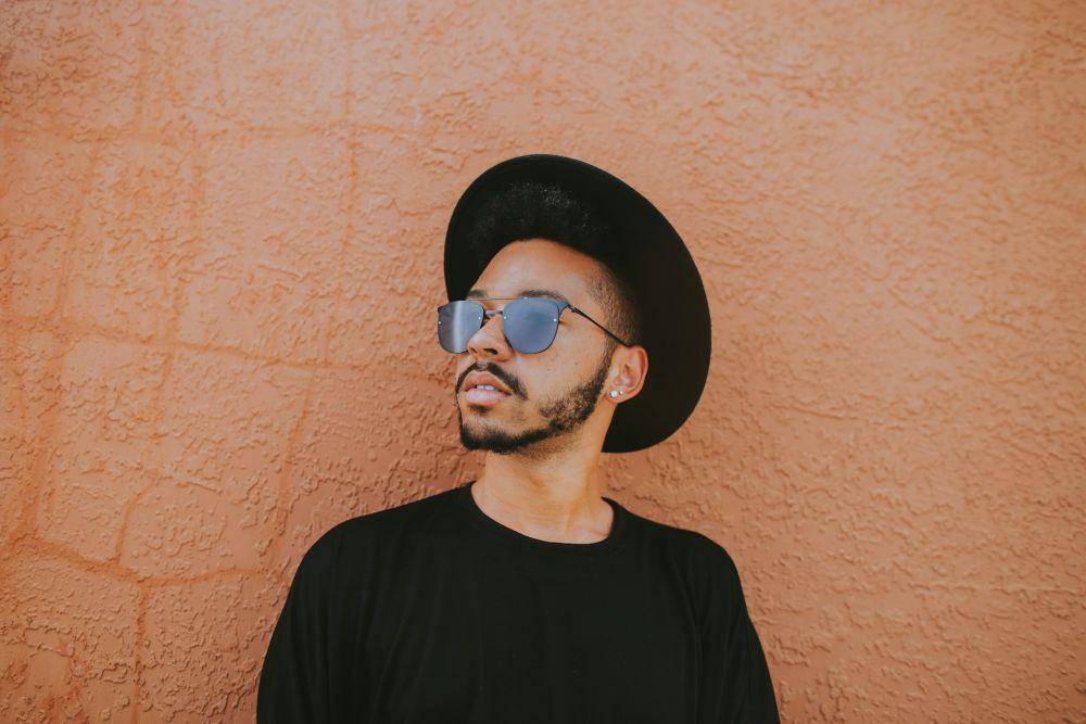 ilustrasi kacamata hitam (unsplash.com/Ivana Cajina)