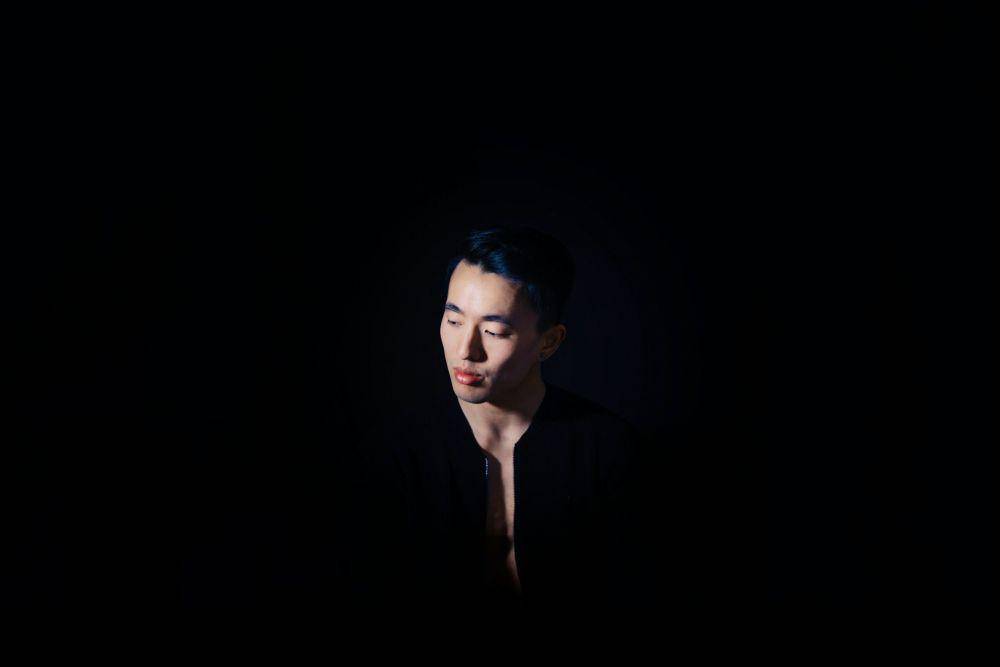ilustrasi cowok galau (unsplash.com/Lui Peng)