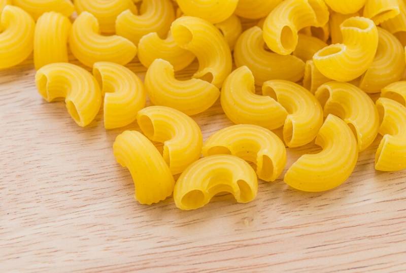 ilustrasi elbow macaroni (freepik.com/mrsiraphol)