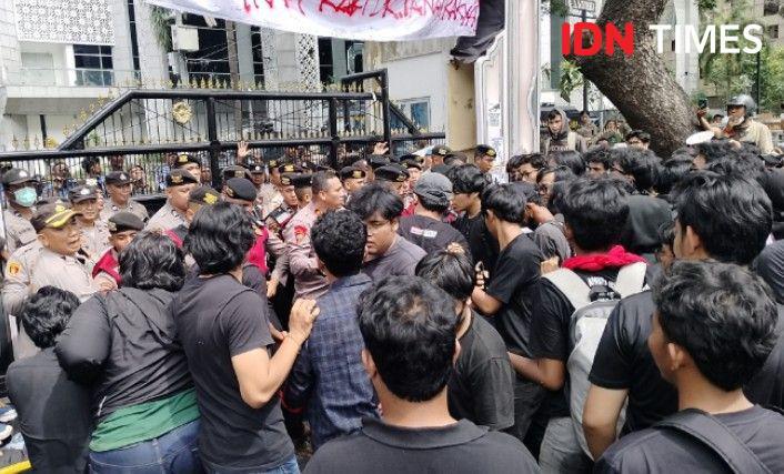 Demo UU TNI di Medan, Demonstran Perempuan Jadi Korban Kekerasan