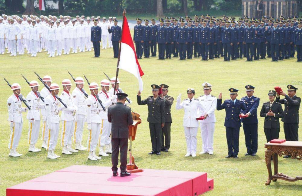Upacara prasetya perwira yang dipimpin langsung oleh Panglima TNI, Jenderal Agus Subiyanto. (Dokumentasi Puspen TNI)