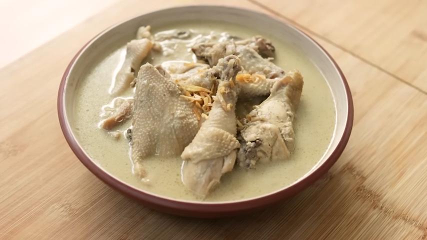 Resep Opor Ayam Putih ala Devina Hermawan, Meresap Sempurna!