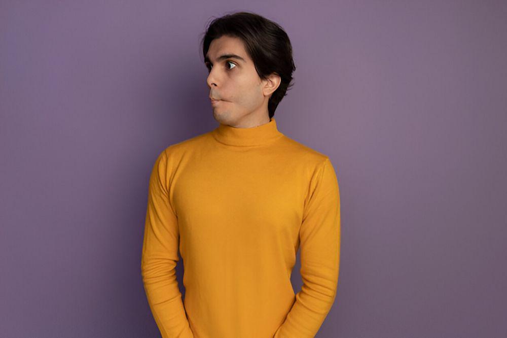 ilustrasi pria mengenakan turtleneck (freepik.com/stockking)