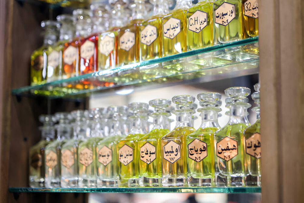Toko Parfum di Kawasan Ampel, Sambut Lebaran Dengan Wewangian!