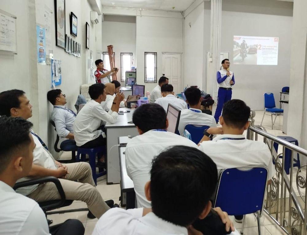 Karyawan WOM Finance Langkat Belajar Keselamatan Berkendara