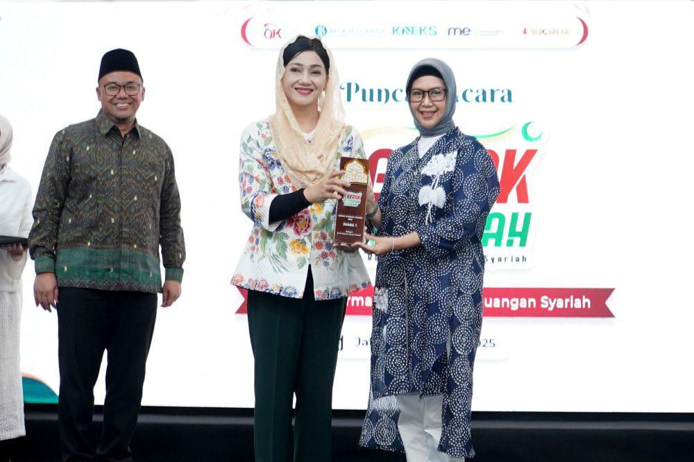 Konsisten Pacu Literasi Syariah, BSI Sabet 3 Penghargaan dari OJK